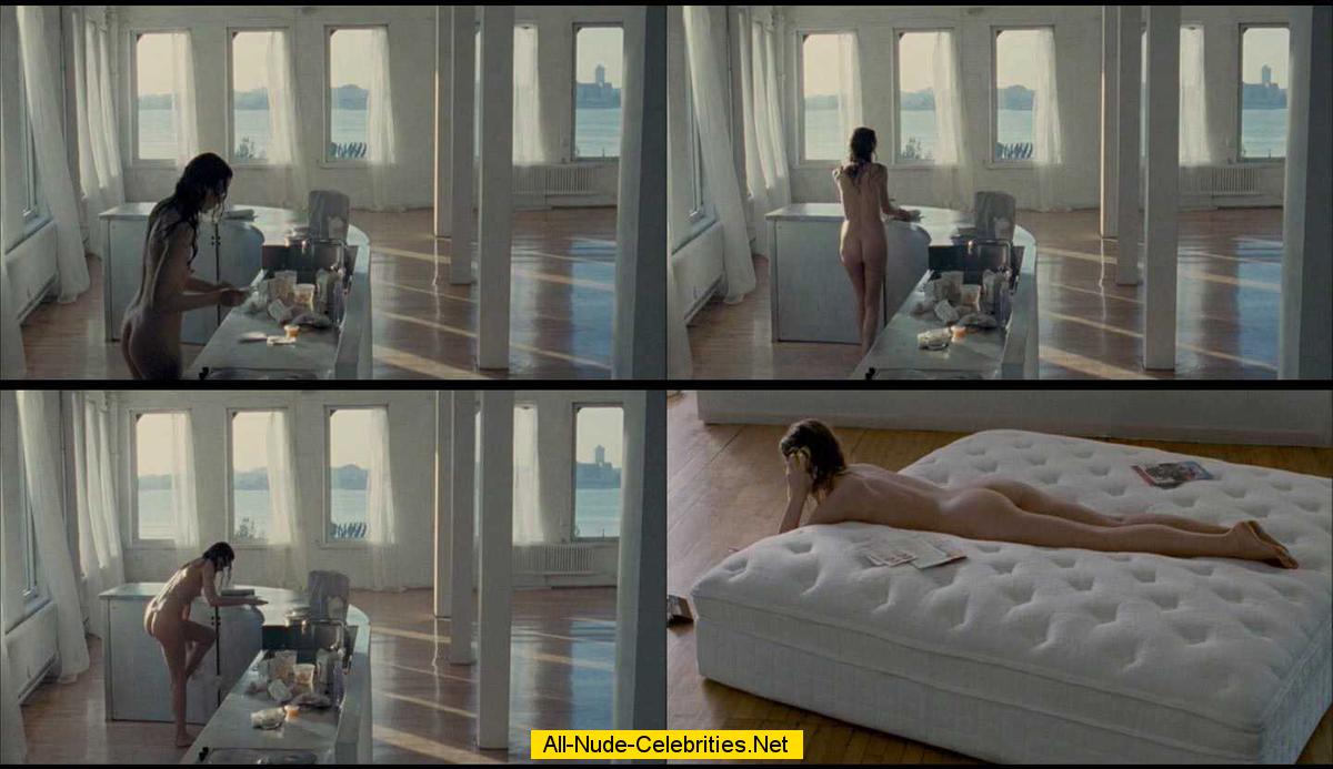 starsmaster.com Saffron Burrows sexy and naked movie captures.