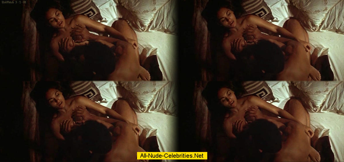 Black Salli Richardson topless vidcaps.